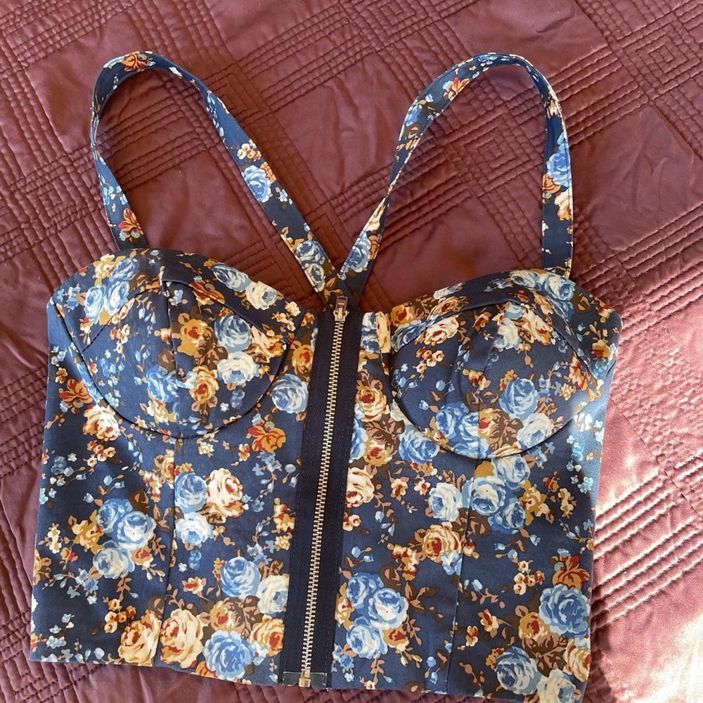 Windsor crop top NWT, size medium